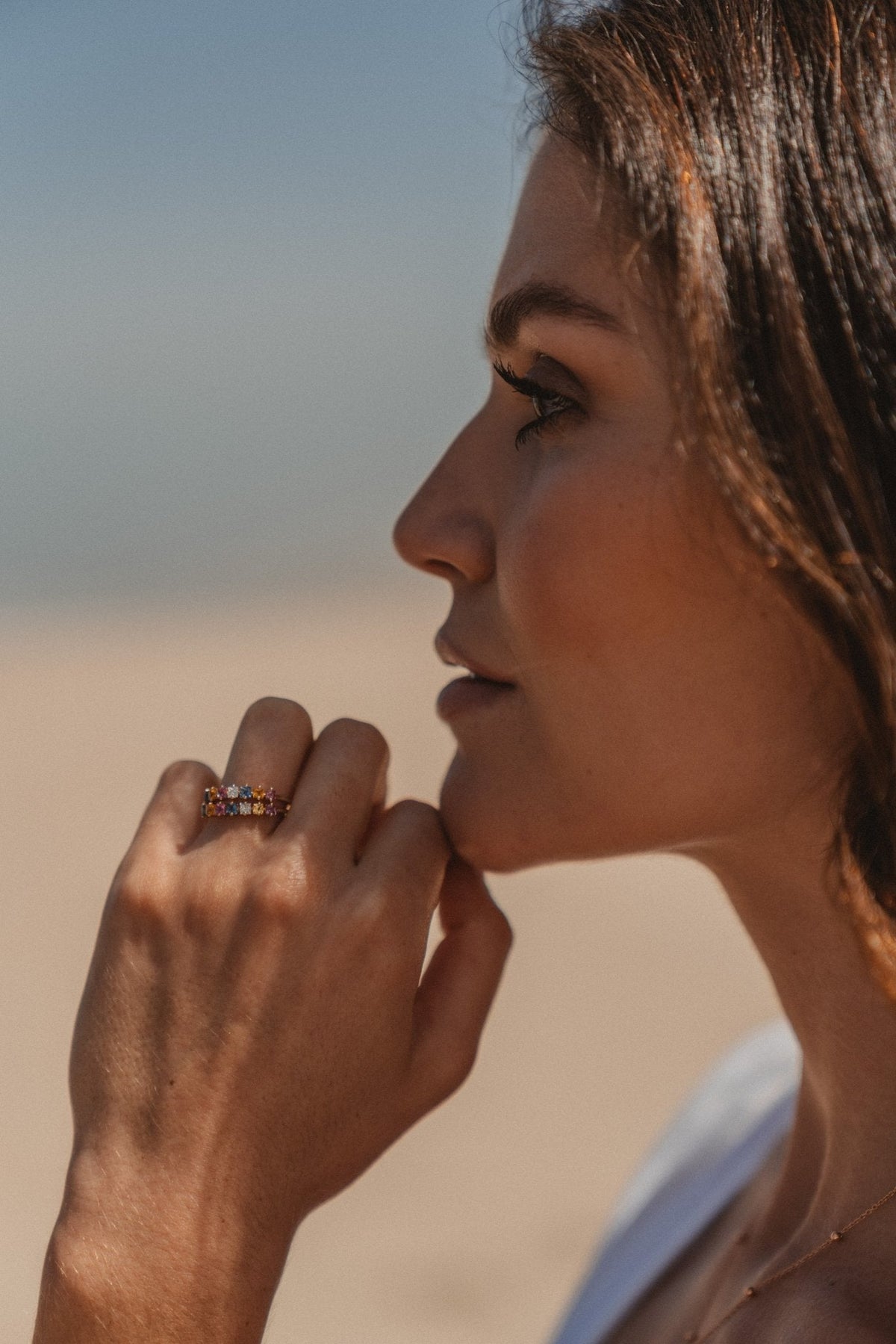 Ring mit farbigem Saphir