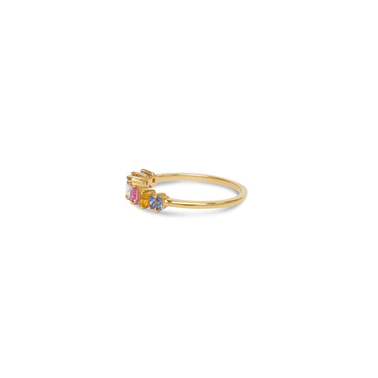 Ring mit farbigem Saphir